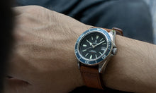 Load image into Gallery viewer, DIY WATCH CLUB - Diver with blue bezel insert (Seiko mod)