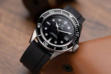 Load image into Gallery viewer, DIY WATCH CLUB - Classic black diver with black bezel insert and black FKM rubber band