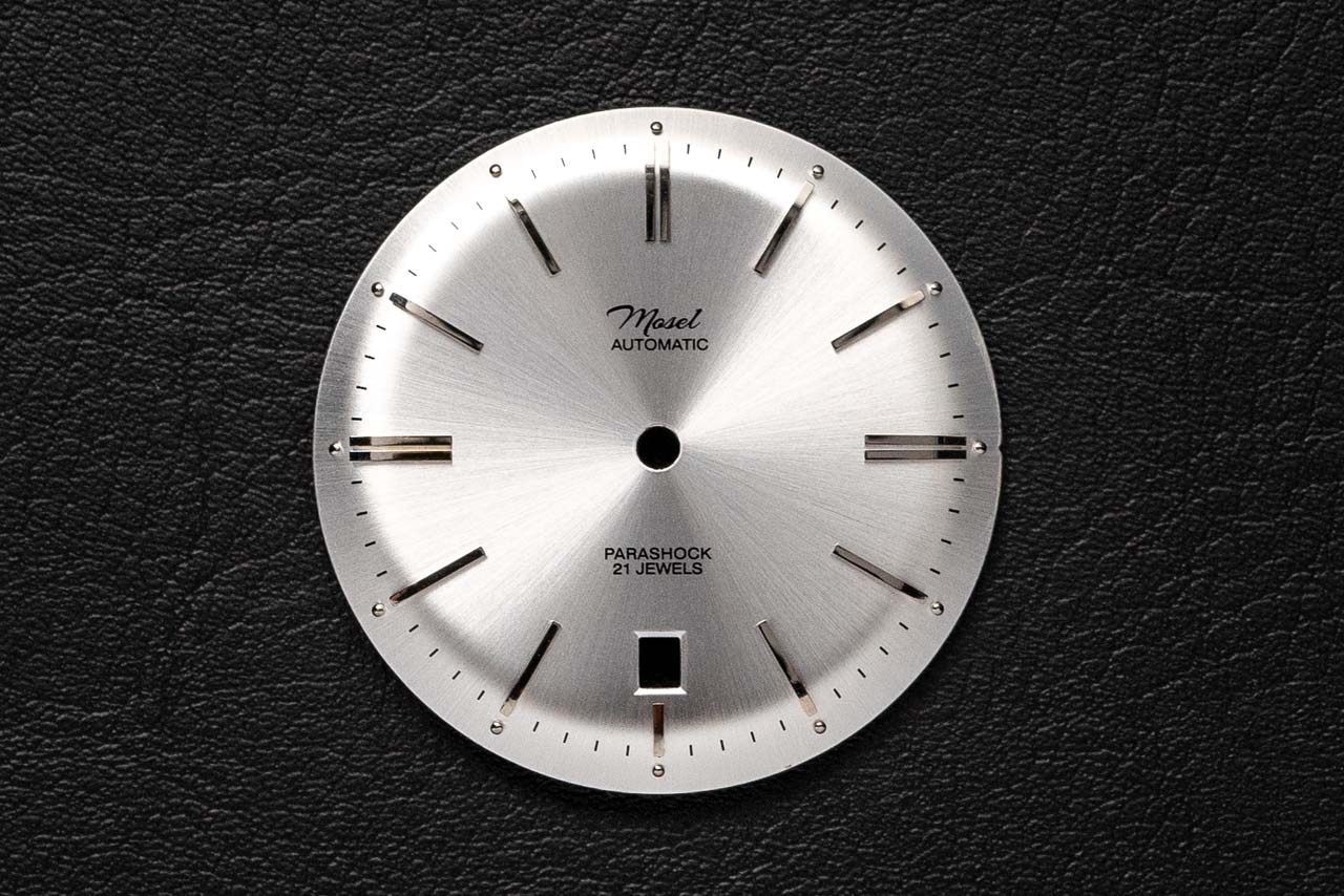 INDEPENDENT シルバー アナログ時計 ILM21-6033 DWC - Silver domed sunray dial with applied silver indices