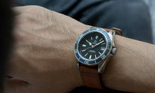 Load image into Gallery viewer, diy watch club classic blue diver with brown leather