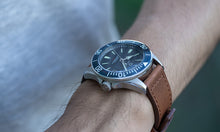 Load image into Gallery viewer, DIY WATCH CLUB - Diver with blue bezel insert (Seiko mod)
